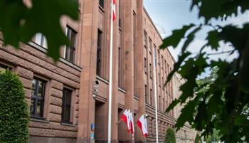 بولندا تحث مواطنيها على تجنب السفر غير الضروري إلى خارج البلاد