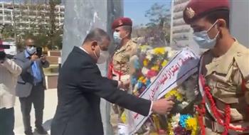 في عيدها القومي.. محافظ سوهاج ومدير الأمن يضعان إكليل الزهور على النصب التذكاري لشهداء المحافظة