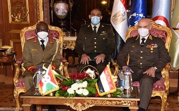 الفريق محمد فريد يلتقى رئيس قوات الدفاع الوطنى البوروندى