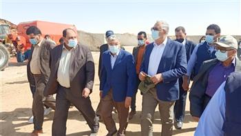 وزير الزراعة يتفقد مزرعة الإنتاج الحيواني غرب المنيا