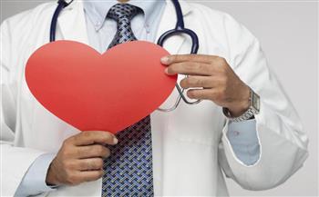 استشاري يحدد متى يُسمح لمرضى القلب بالصيام؟