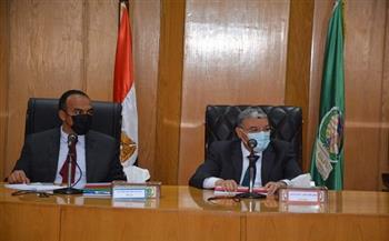  محافظ المنيا يتابع نسب تنفيذ المشروع القومى لتطوير الريف المصرى