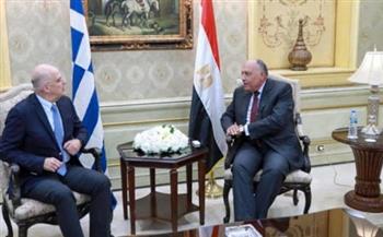 شكرى ونظيره اليوناني يبحثان بالقاهرة العلاقات الثنائية والقضايا الإقليمية