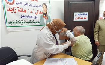 وكيل «صحة الشرقية» يتفقد تطعيم المواطنين بلقاح كورونا بالزقازيق