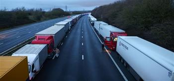 بريطانيا تخفف إجراءات التصاريح لشاحنات نقل البضائع المتجه إلى الاتحاد الأوروبي