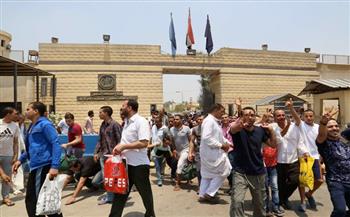 فرحة كبيرة أمام سجن الزقازيق للعفو الرئاسي عن 174 سجينًا
