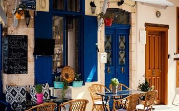 اليونان تعتزم إعادة فتح المطاعم الشهر المقبل