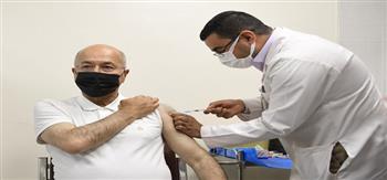 الرئيس العراقي يتلقى اللقاح المضاد لفيروس كورونا