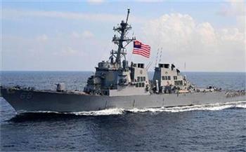 سفينة حربية أمريكية تطلق أعيرة تحذيرية بعد اقتراب 3 زوارق إيرانية منها في الخليج