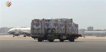 وصول طائرة نقل عسكري محملة بمساعدات طبية إلى ليبيا (فيديو)