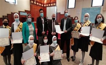 مديرية التعليم بالإسكندرية تكرم 32 طالبا فازوا بمسابقة معرض صحيفة الطفل 