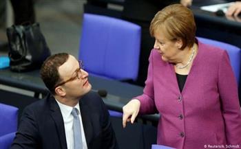 وزير الصحة الألماني يؤيد دعوة ميركل لإغلاق جديد
