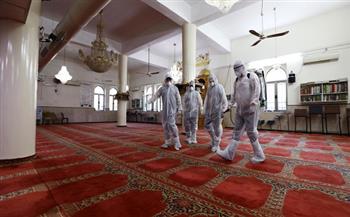 السعودية تغلق 17 مسجدا منعا لتفشي كورونا