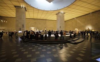 آلاف الزائرين يتوافدون على المتحف القومي للحضارة المصرية