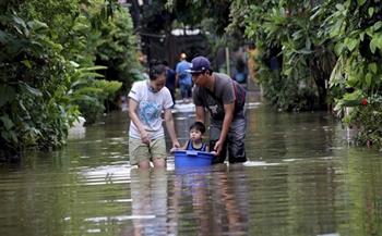 ارتفاع حصيلة ضحايا الفيضانات في إندونيسيا وتيمور الشرقية إلى 165 قتيلا