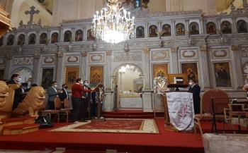 بدء قداس عيد القيامة المجيد بالأسكندرية مع تطبيق إجراءات كورونا
