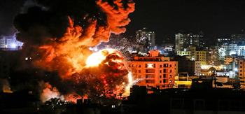 إسرائيل تشن غارات على غزة وحماس تحذرها من استهداف المنشآت المدنية