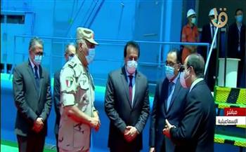 الرئيس السيسى يناقش عددًا من الوزراء على هامش افتتاح مشروعات بقناة السويس