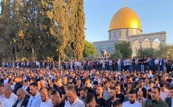 100 ألف مصلٍ يؤدون صلاة العيد في "الأقصى" رغم قيود الاحتلال الإسرائيلي