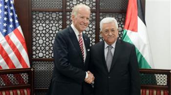 الرئيس الفلسطيني يدعو بايدن لوضع حد للاعتداءات الإسرائيلية