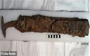 العثور على سيف حديد «مطوي» تم اكتشافه في قبر جندي روماني دفن منذ 1600 عام