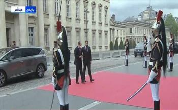 الرئيس السيسي يصل قصر إفيمير لحضور مؤتمر دعم المرحلة الانتقالية بالسودان