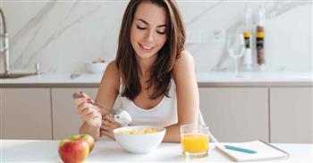 خبير تغذية يكشف أفضل وقت لتناول وجبة الفطور
