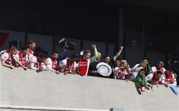 جماهير إياكس أمستردام تحتفل بحصول فريقها على لقب الدوري الهولندي «صور» 