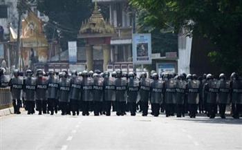 تعليق عمل 125 ألف معلم معارض للانقلاب في ميانمار