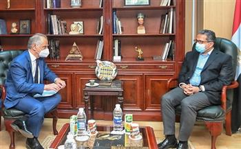 وزير السياحة يلتقي سفير اليونان بالقاهرة لبحث سبل التعاون بين البلدين