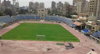 لاعبو الزمالك يتفقدون أرضية ملعب استاد الإسكندرية 