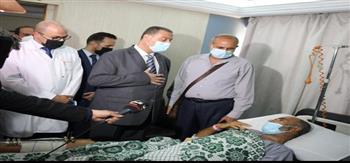 سفير فلسطين يشكر الرئيس السيسى خلال زيارته لجرحى العدوان الإسرائيلى بمستشفى معهد ناصر فى القاهرة