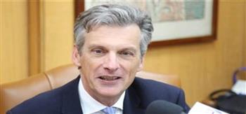 السفير البريطاني بالقاهرة يؤكد التزام بلاده بدعم قطاع النقل بمصر وتعزيز العلاقات التجارية