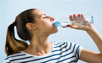 9 فوائد صحية هامة لشرب الماء.. أبرزها تنظيم درجة حرارة الجسم