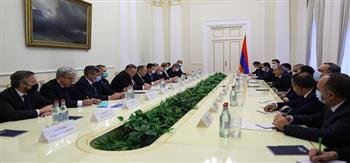 روسيا وأرمينيا تبحثان سبل تعزيز التعاون العسكري