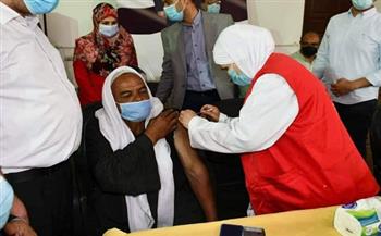محافظ الفيوم يتابع تطعيم عمال النظافة بلقاح «كورونا»