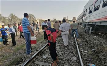 خروج عربية قطار عن القضبان بالسكة الحديد ببني سويف (صور)