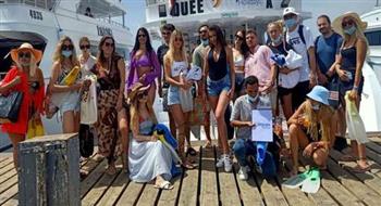 مدونو كرواتيا وصربيا في رحلة بحرية بشرم الشيخ 