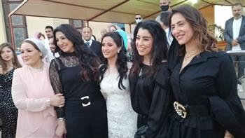 وفاء وأيتن عامر تهنئان باكينام ابنة الفنان الراحل صلاح رشوان بحفل زفافها (صور)