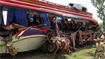 مصرع وإصابة 45 شخصا جراء انقلاب حافلة في باكستان