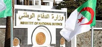 «الدفاع الجزائرية»: ضبط 3 عناصر لدعم الإرهابيين وتدمير 6 مخابئ وقنبلتين