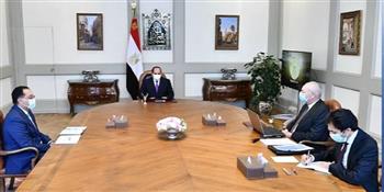 الرئيس السيسي يجتمع مع مدبولي ورئيس المنطقة الاقتصادية لقناة السويس