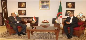 سفير مصر بالجزائر يبحث مع وزير السياحة الجزائري التعاون المشترك بين البلدين