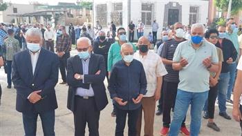محافظ بورسعيد يتقدم مشيعي جنازة مدحت فقوسة