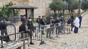 الاحتلال الإسرائيلي يغلق الطرق المؤدية للمسجد الأقصى وتعتقل 11 فلسطينيا
