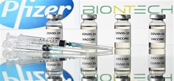 شركتا فايزر وبيونتيك تقدمان طلبًا للحصول على الموافقة الكاملة للقاح كورونا