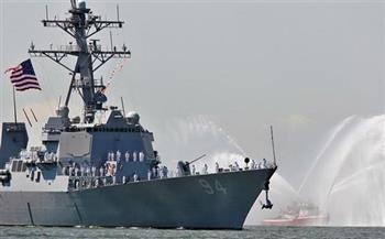 البحرية الأمريكية تصادر مركبا محملا بـ"أسلحة محظورة" في بحر العرب