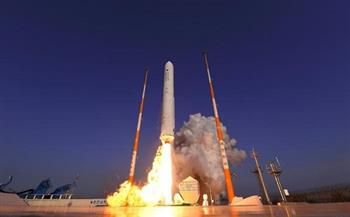 كوريا الجنوبية تدخل عالم الفضاء بصاروخ محلي الصنع للمرة الأولى