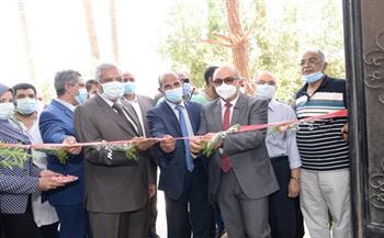 رئيس جامعة أسيوط يفتتح وحدة تجهيز واستخلاص النباتات الطبية والعطرية (صور)
