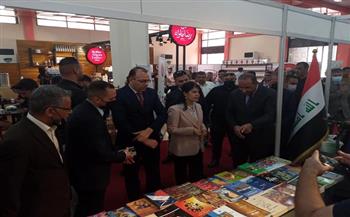 وزير الثقافة العراقي يزور جناح دار الشؤون الثقافية العامة